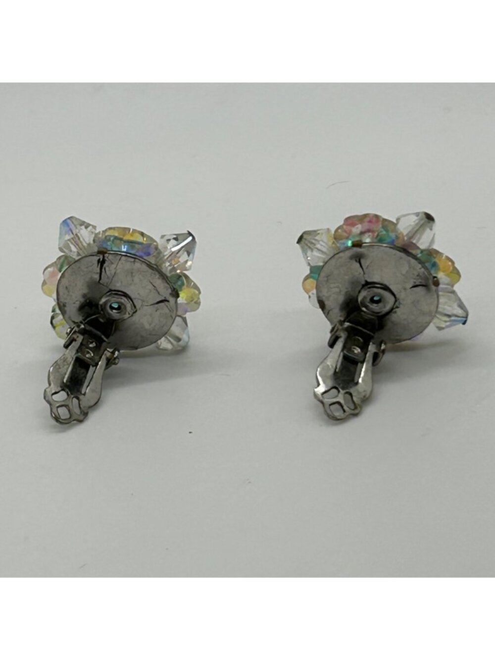 Vtg 1950s Aurora Borealis AB Crystal Cluster Marguerite Flower Clip On Earrings - Picture 13 of 14